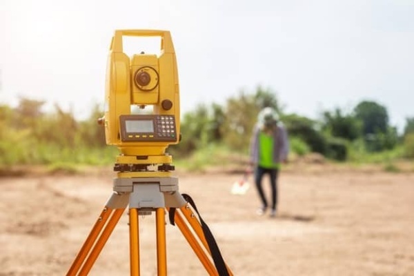 Khảo sát khu đất trước khi xây