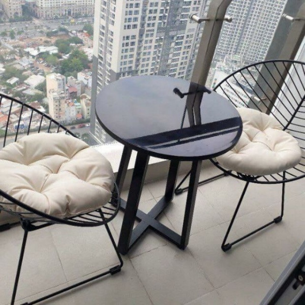 Việc kết hợp phụ kiện sắt được xem là giải pháp tối ưu đáp ứng được nhu cầu thẩm mỹ cũng như mang đến các tính năng tiện cho chiếc ghế