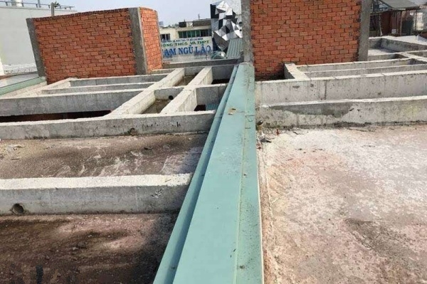 Phương án xử lý nghịch được khá nhiều người lựa chọn khi chống thấm nhà liền kề