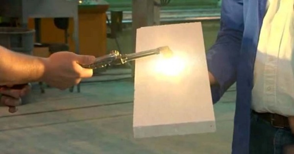 Khả năng chống cháy EI240, tương đương tới 4-6 giờ đồng hồ