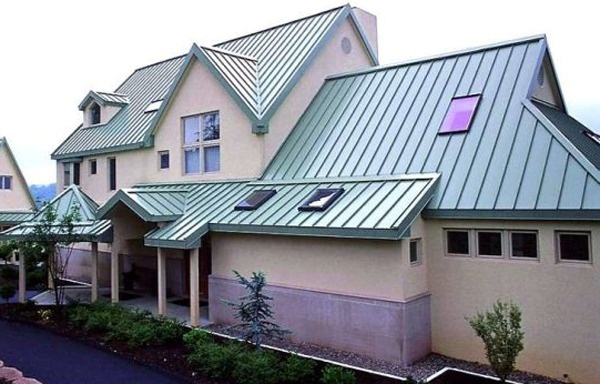 Tôn lạnh giúp chống nóng, chống dột, giảm nhiệt rất phù hợp để lợp mái nhà