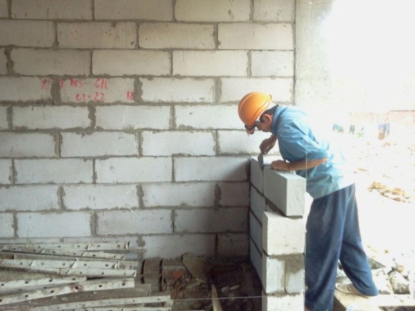 Xây tường bằng gạch AAC
