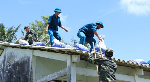 Sử dụng bao cát là phương pháp truyền thống nhưng không kém phần hiệu quả.