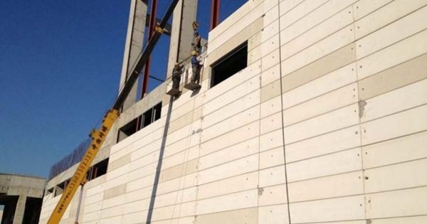 Giảm tải trọng cho toàn bộ công trình khi kết hợp cùng kết cấu thép