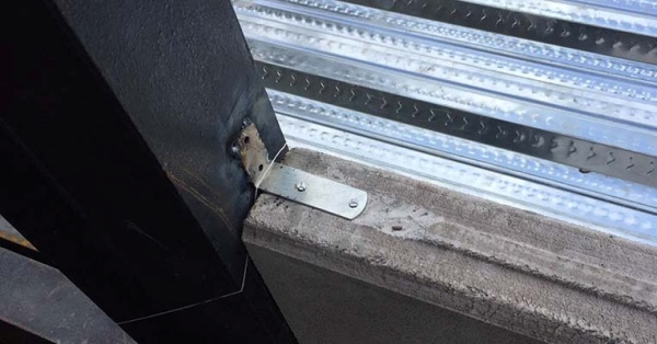 Ke sắt liên kết cột với tấm panel ALC